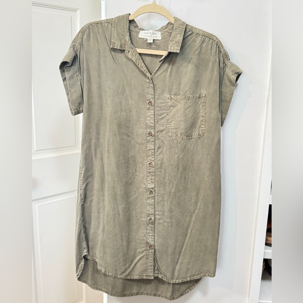 Cloth & Stone Beige Button-Up shirt dress in Sage/army green